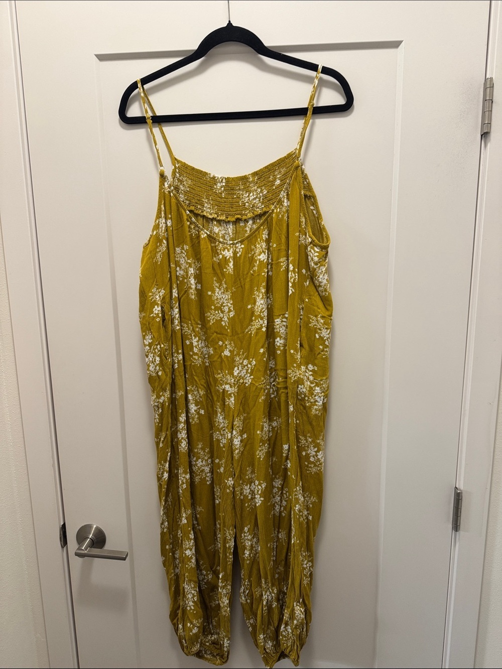Ces Femme Lightweight Floral Smocked Jumpsuit. M. GUC! - Picture 4 of 5